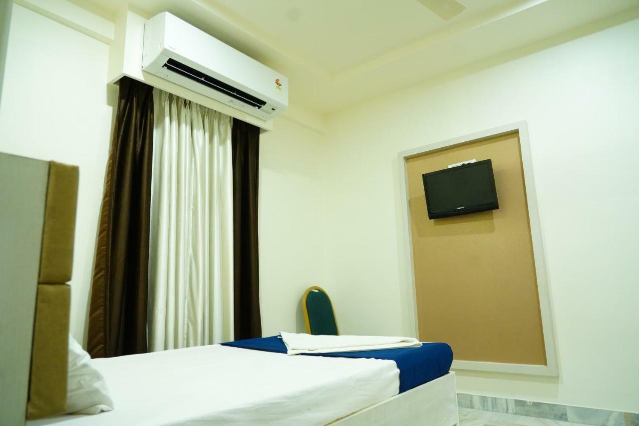 Hotel Swagath Grand Miryalaguda Miriālgūda Exteriör bild