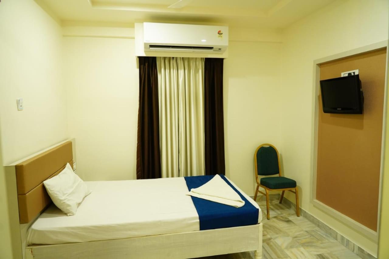 Hotel Swagath Grand Miryalaguda Miriālgūda Exteriör bild